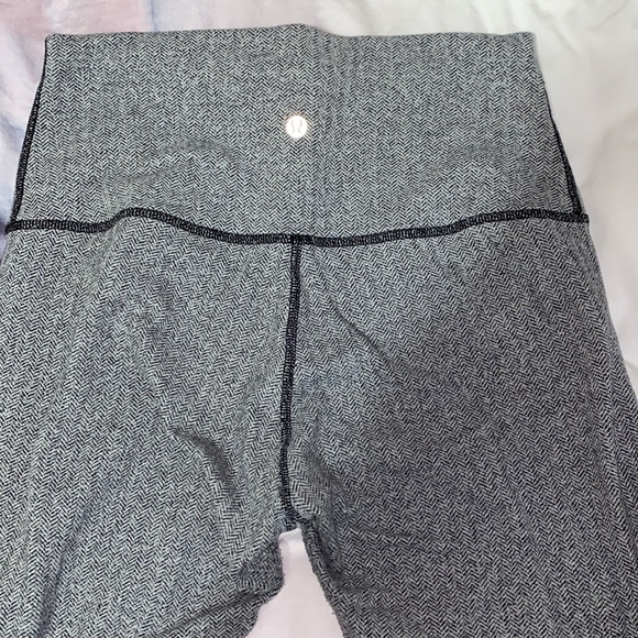 Lululemon wunder unders RARE - Picture 4 of 8